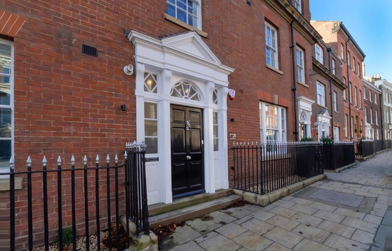 The Presidential Suite, With Free Parking! York Exterior photo