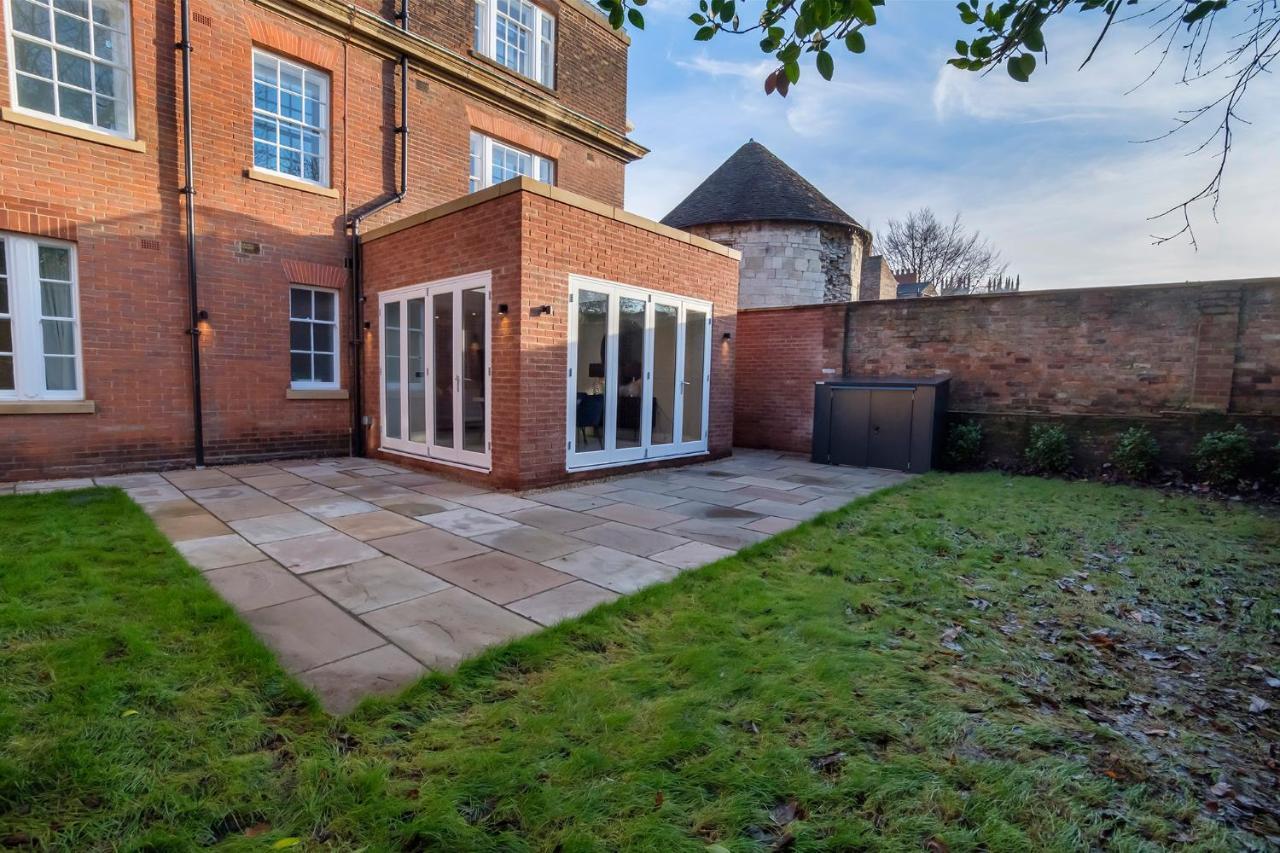 The Presidential Suite, With Free Parking! York Exterior photo